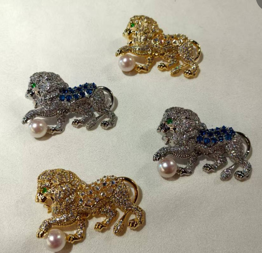 INYH0215 Lion Brooch